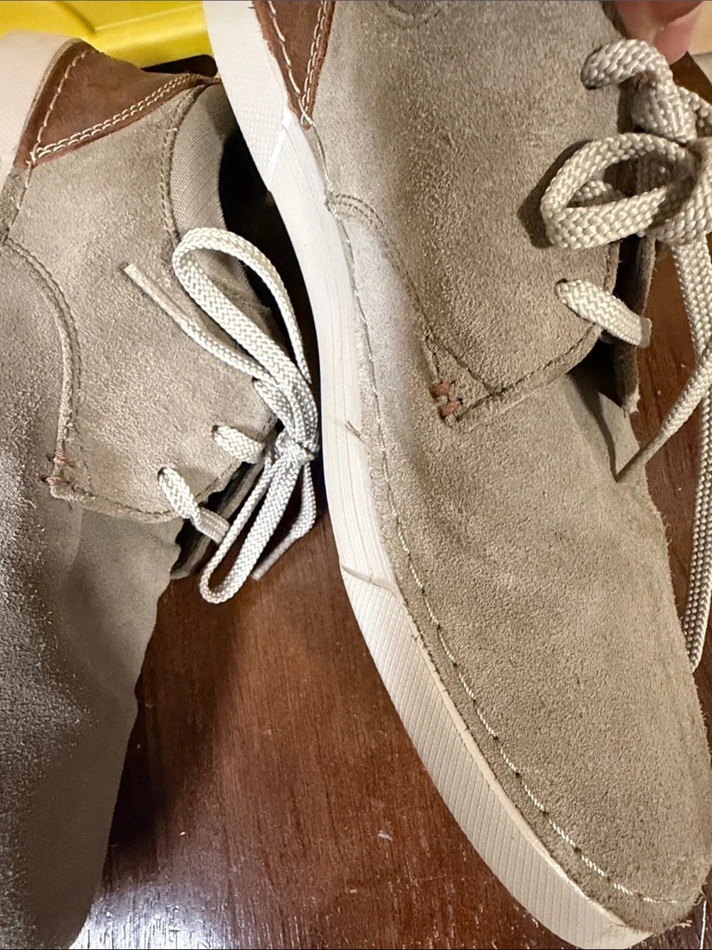 Clarks Men’s Chukka Boots in Taupe Suede Size 9